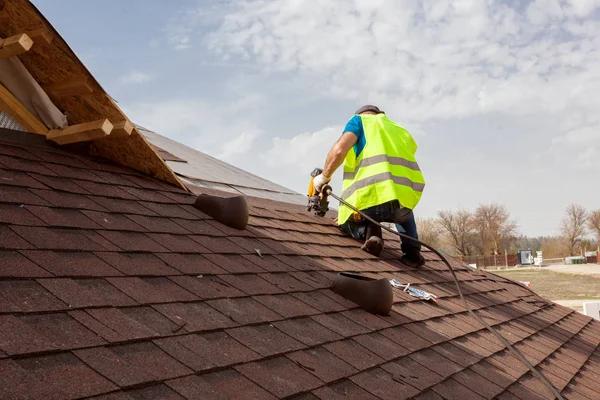 Need a New Roof? Hire a Trusted Wellington Roofing Contractor